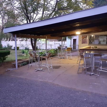 Driftwood Boutique Bed And Breakfast Lobatse ภายนอก รูปภาพ