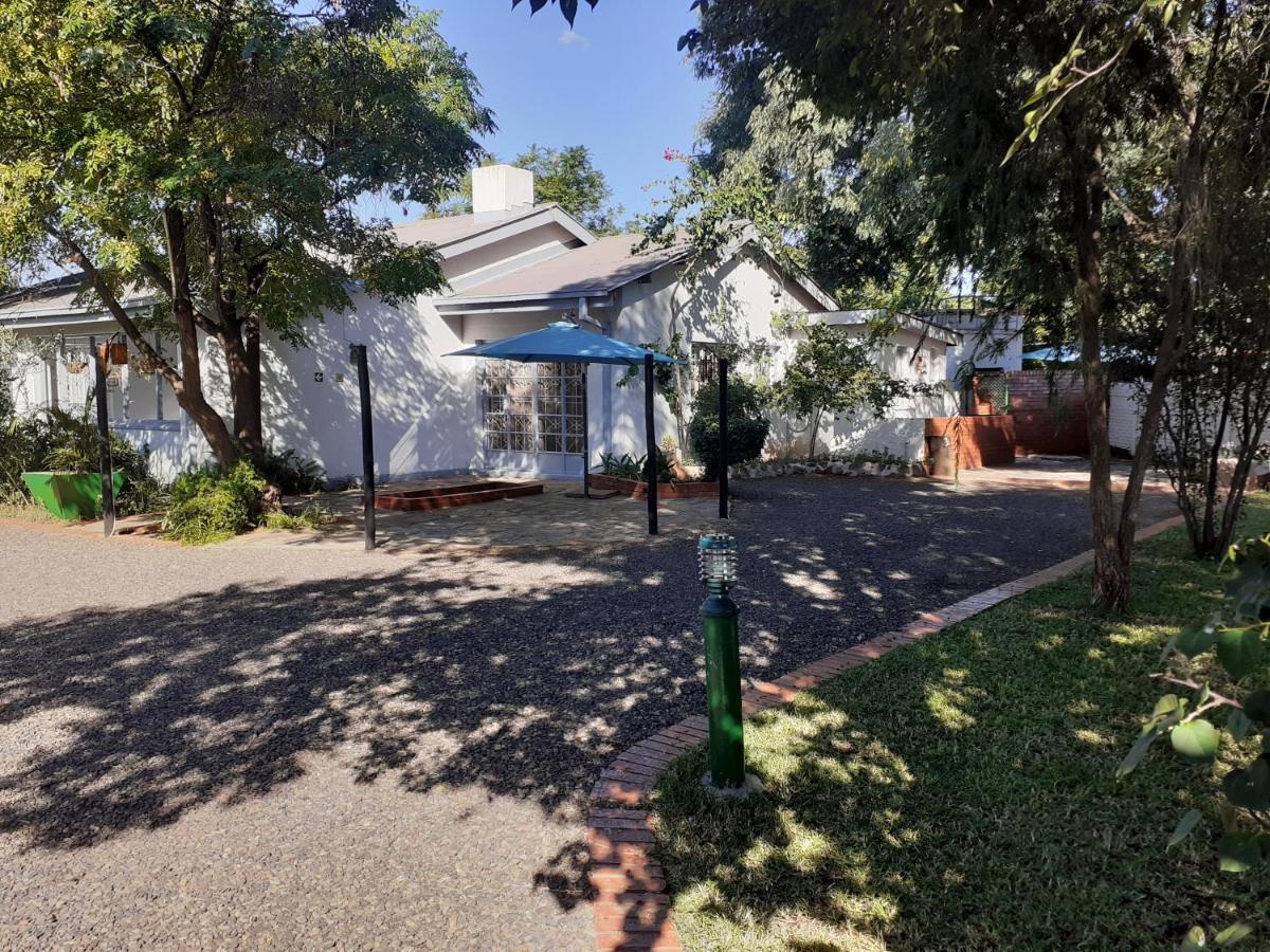 Driftwood Boutique Bed And Breakfast Lobatse ภายนอก รูปภาพ