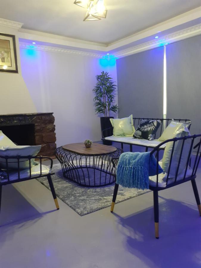 Driftwood Boutique Bed And Breakfast Lobatse ภายนอก รูปภาพ