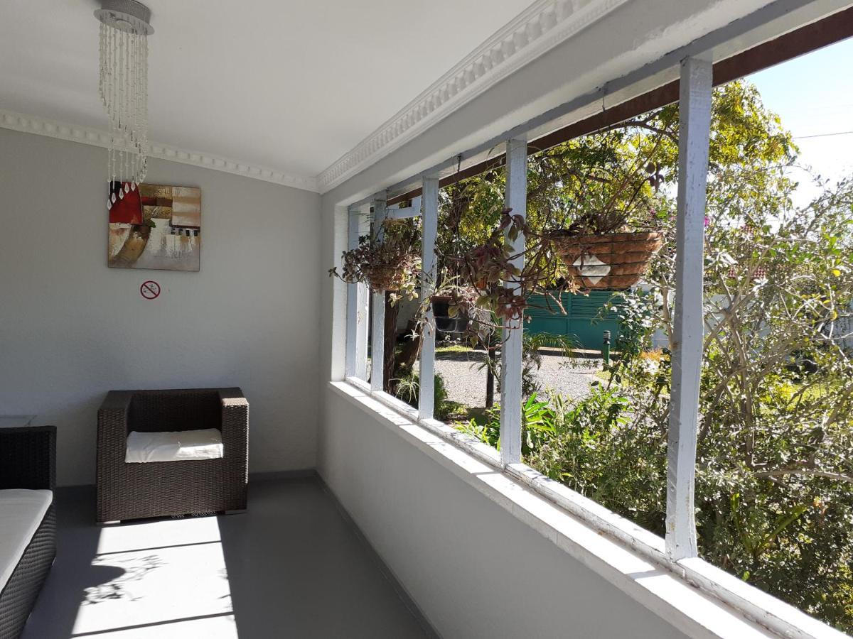 Driftwood Boutique Bed And Breakfast Lobatse ภายนอก รูปภาพ
