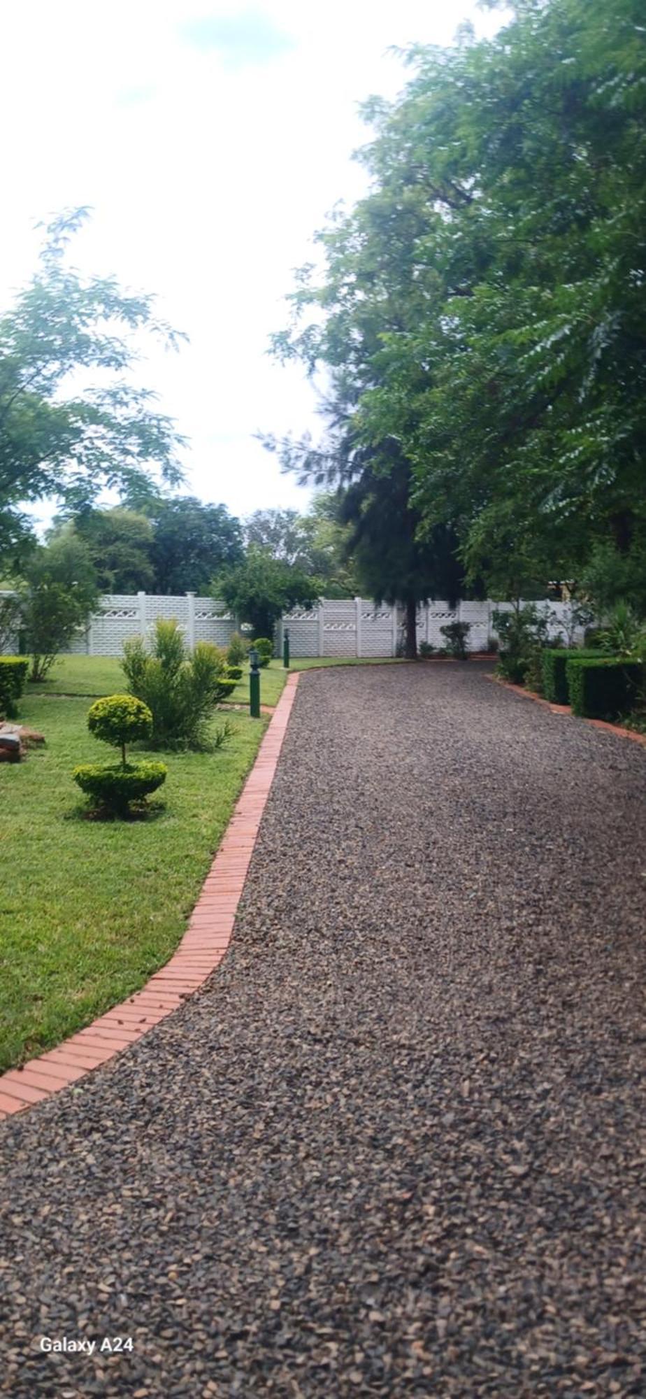 Driftwood Boutique Bed And Breakfast Lobatse ภายนอก รูปภาพ