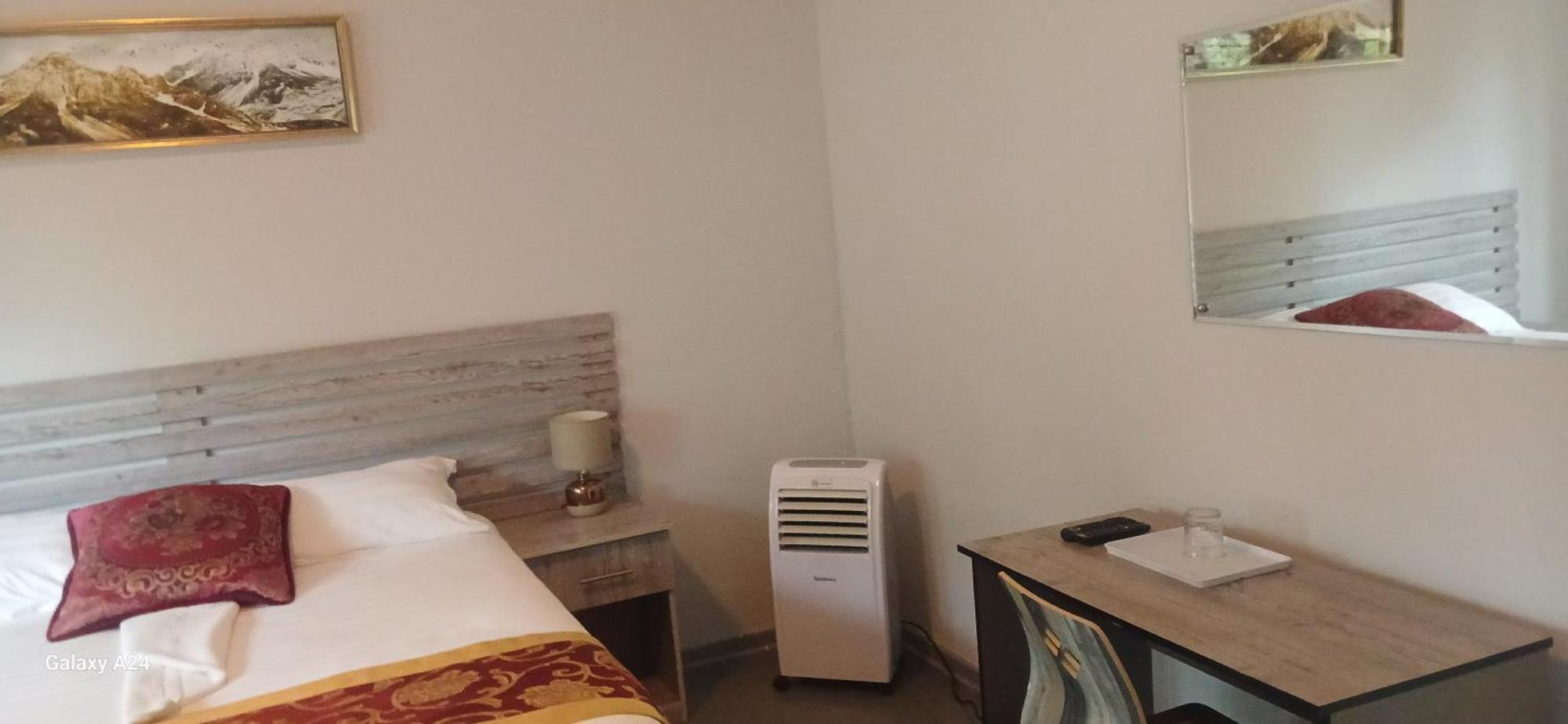 Driftwood Boutique Bed And Breakfast Lobatse ภายนอก รูปภาพ