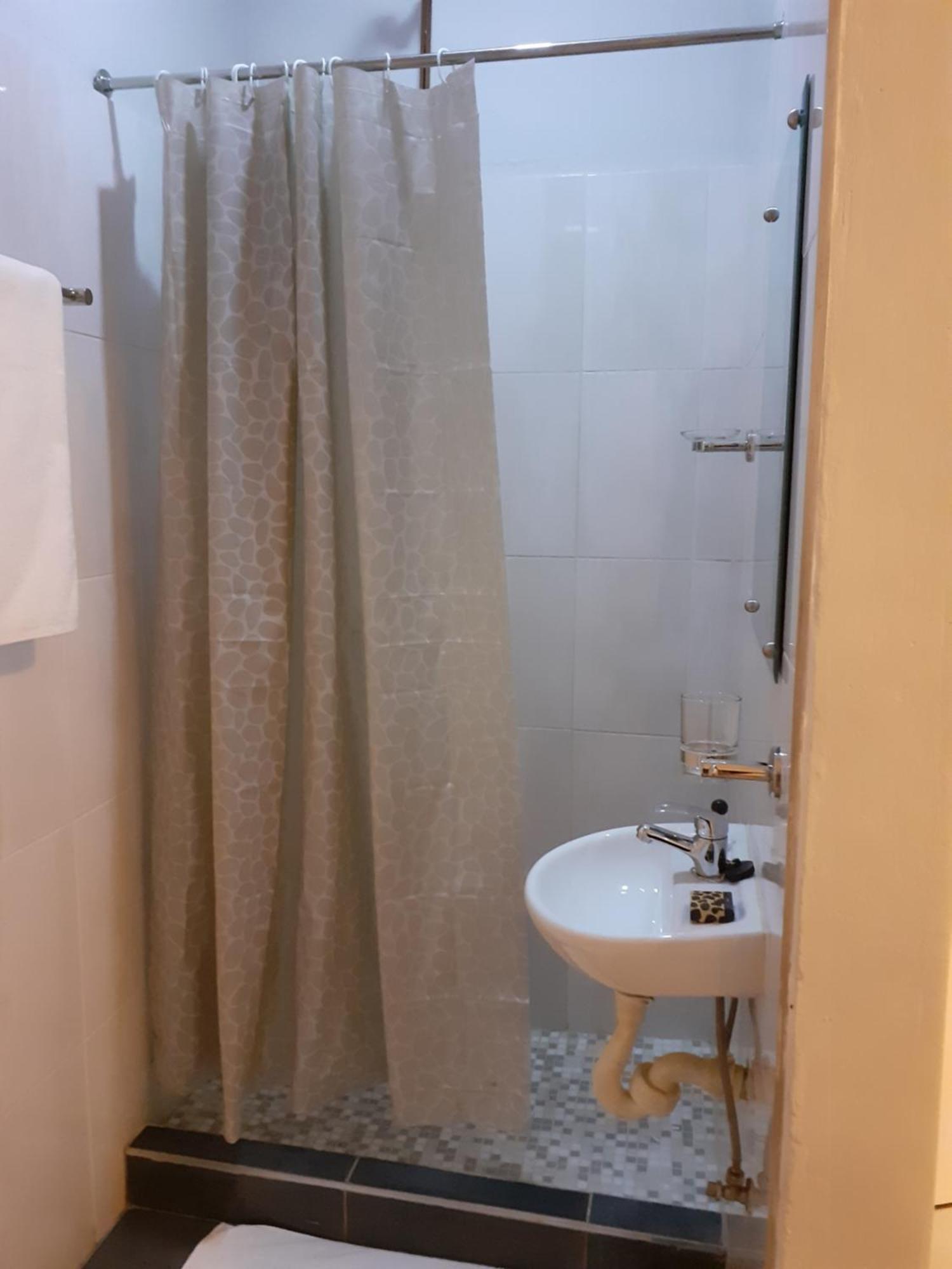 Driftwood Boutique Bed And Breakfast Lobatse ภายนอก รูปภาพ