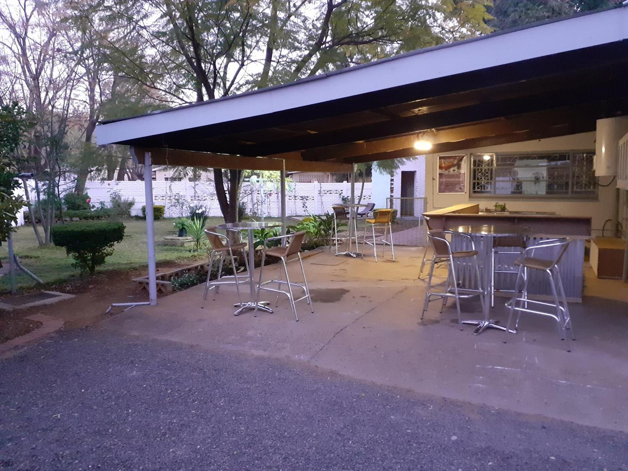 Driftwood Boutique Bed And Breakfast Lobatse ภายนอก รูปภาพ